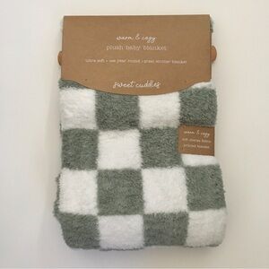NEW Baby Blanket Ultra Soft Green White Checkered Squares | Sweet Cuddles